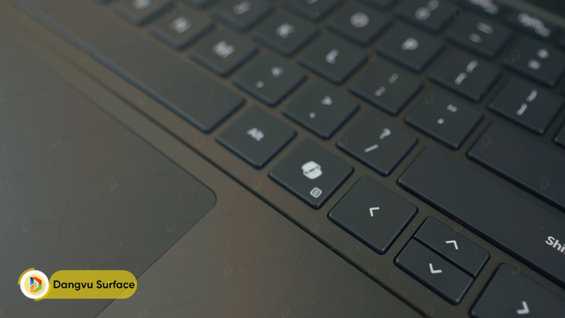 Phím bấm Copilot AI chuyên dụng, giúp truy cập tức thì trợ lý AI trên Windows 11