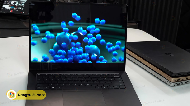 Surface Laptop 8 sở hữu màn hình PixelSense Flow 120Hz sắc nét