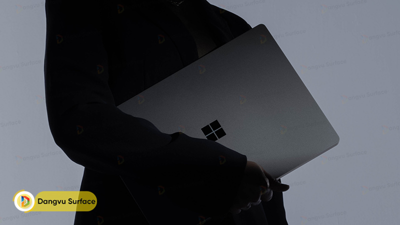 Surface Laptop Ultra dự kiến có mức giá cơ bản trên 2.000 USD