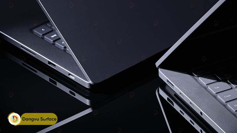 Cổng kết nối trên Surface Laptop Ultra