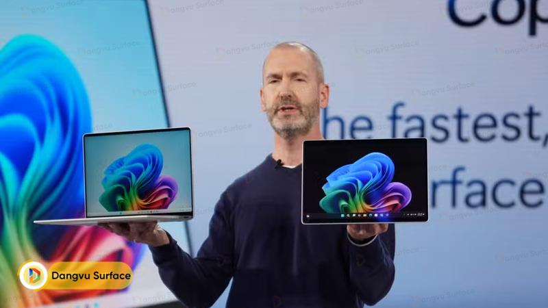 Brett Ostrum (Phó chủ tịch phụ trách mảng Microsoft Surface)