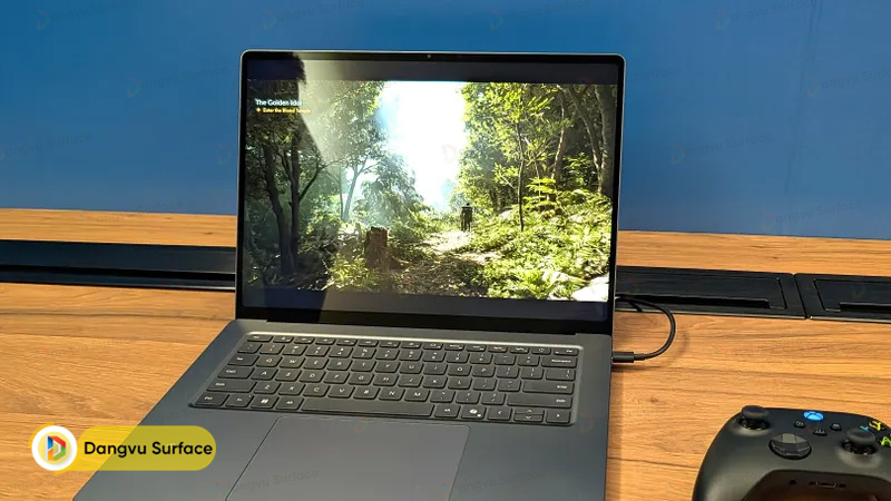 Surface Laptop Ultra là một chiếc laptop làm việc chuyên nghiệp đẳng cấp với khả năng chơi game phụ trợ khá tốt.